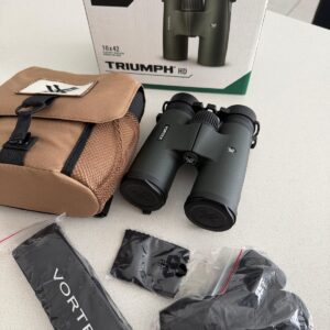 BINOCULO, MODELO TRIUMPH HD 10X42